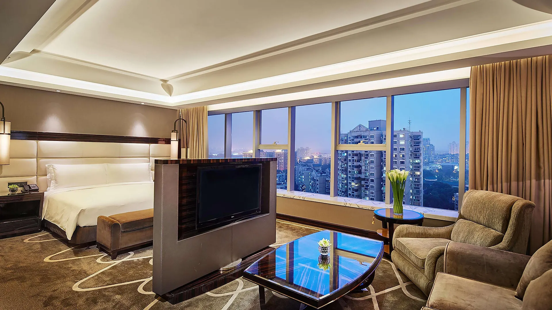 Hilton Shanghai Hongqiao 5*,  China