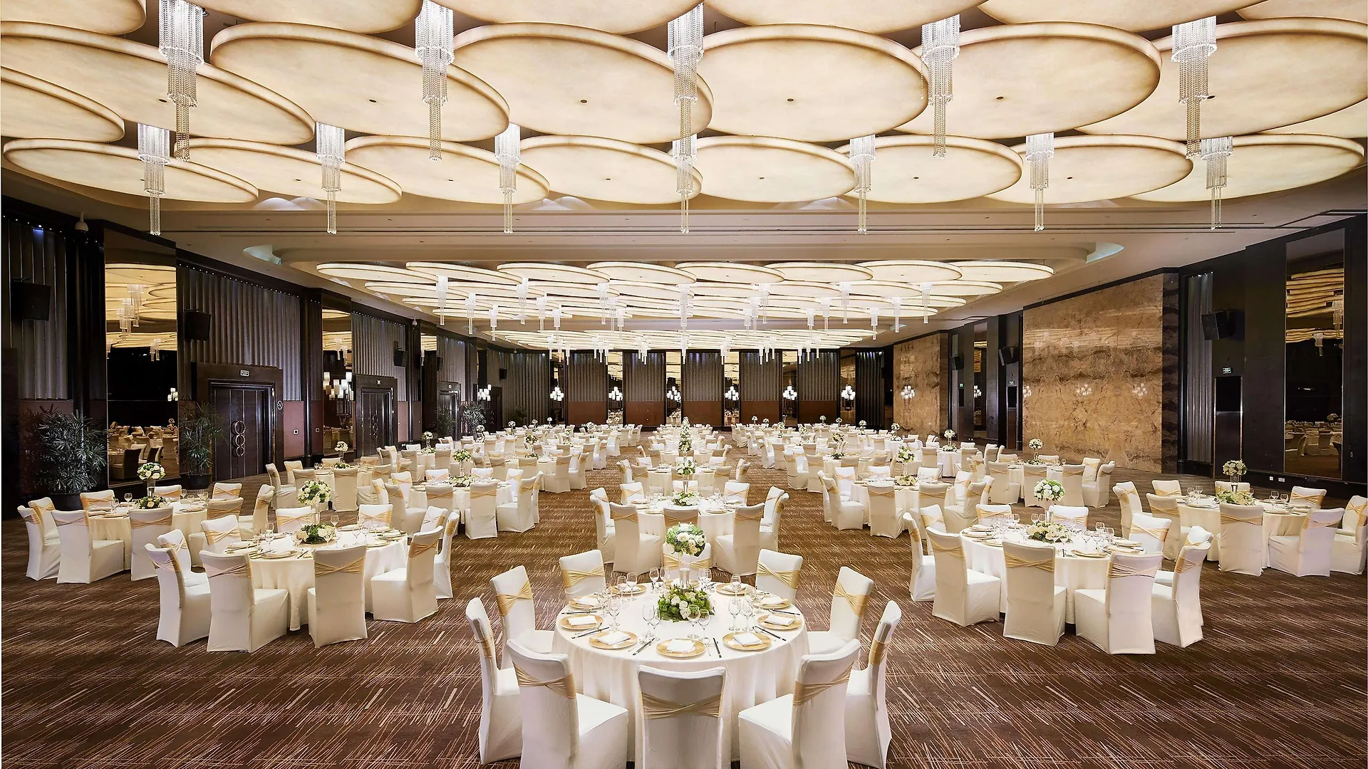 Hilton Shanghai Hongqiao 5*,  China