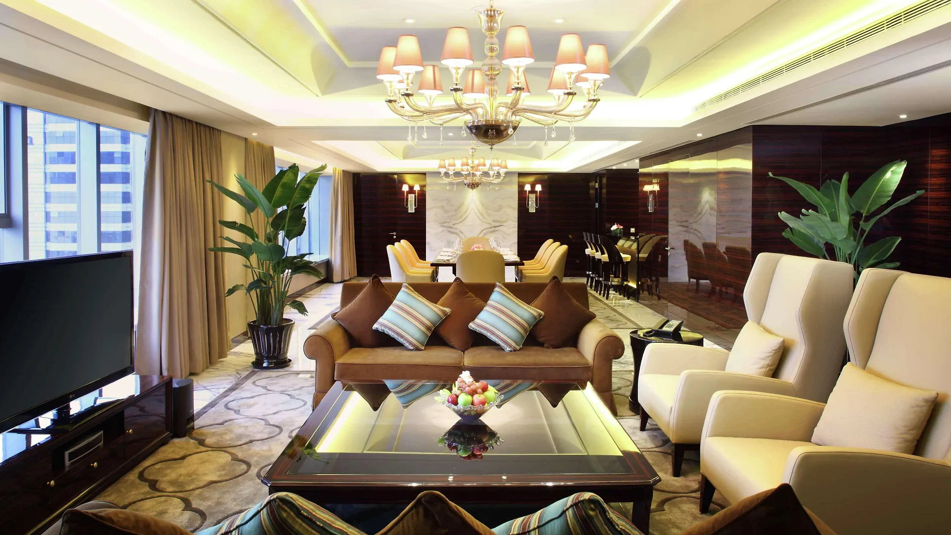 Hilton Shanghai Hongqiao 5*,